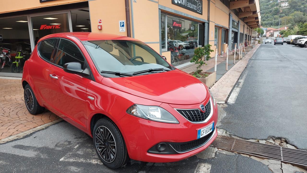 Lancia Ypsilon 1.0 FireFly 5 porte S&S Hybrid Ecochic Gold