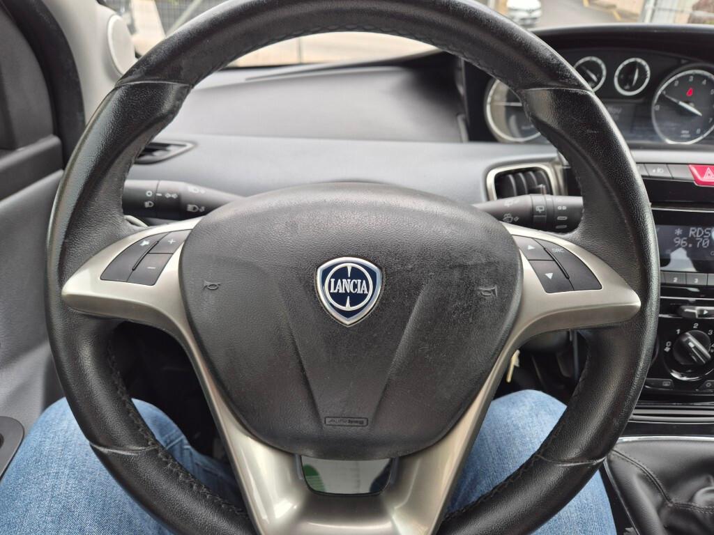 Lancia Ypsilon 1.2 69 CV GOLD UNICOPROPRI