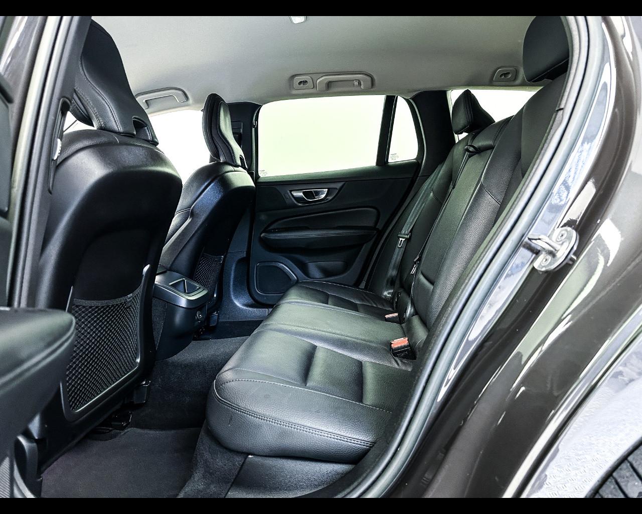 VOLVO V60 (2018-->) - V60 B4 (d) automatico Plus Dark