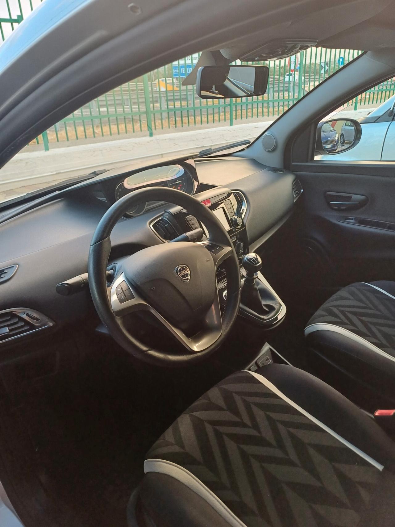 Lancia Ypsilon 1.2 69 CV 5 porte Gold