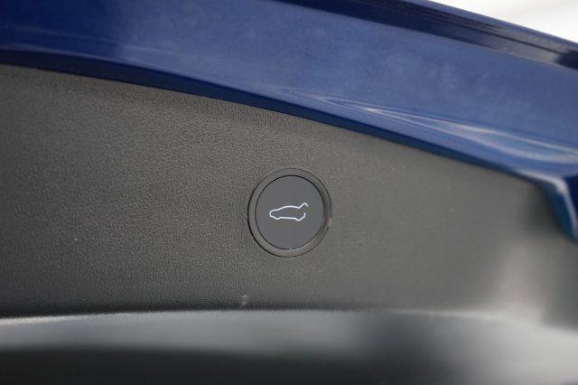 TESLA Model 3 Long Range Dual Motor AWD Guida Massimo Potenziale