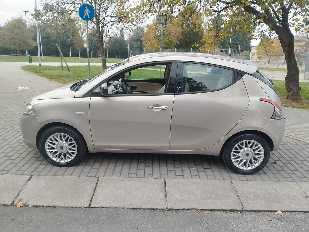 Lancia Ypsilon 1.2 69 CV 5 porte Platinum