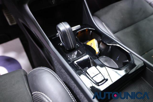 VOLVO XC40 T5 RECHARGE PLUG-IN HYBRID R-DESIGN