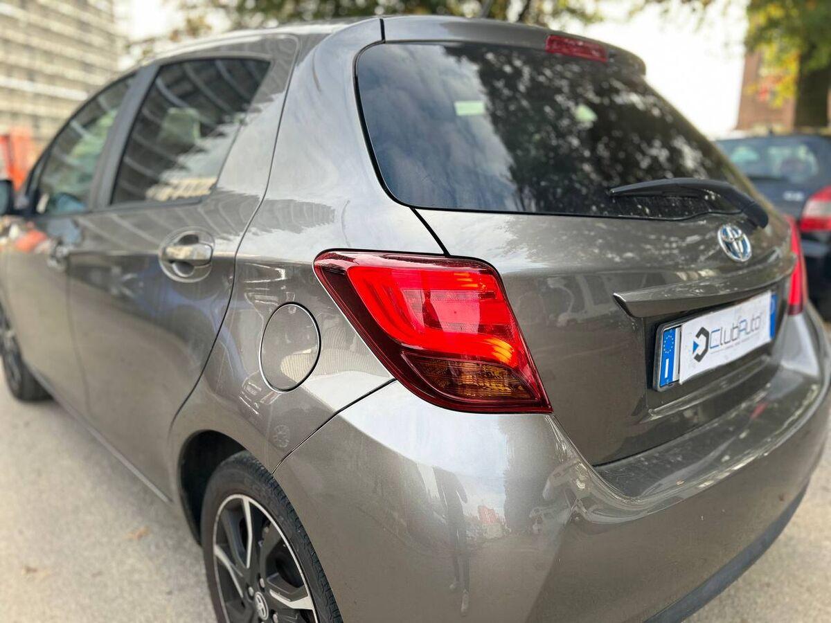 Toyota Yaris 1.5h Trend Red Edition 5p