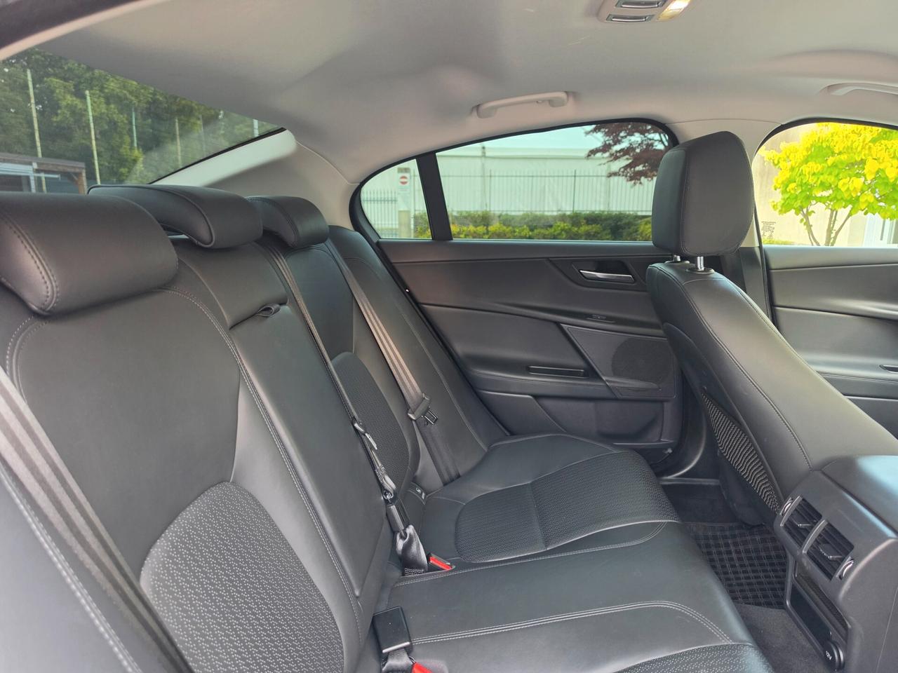 Jaguar XE 2.0 D Turbo aut. Portfolio
