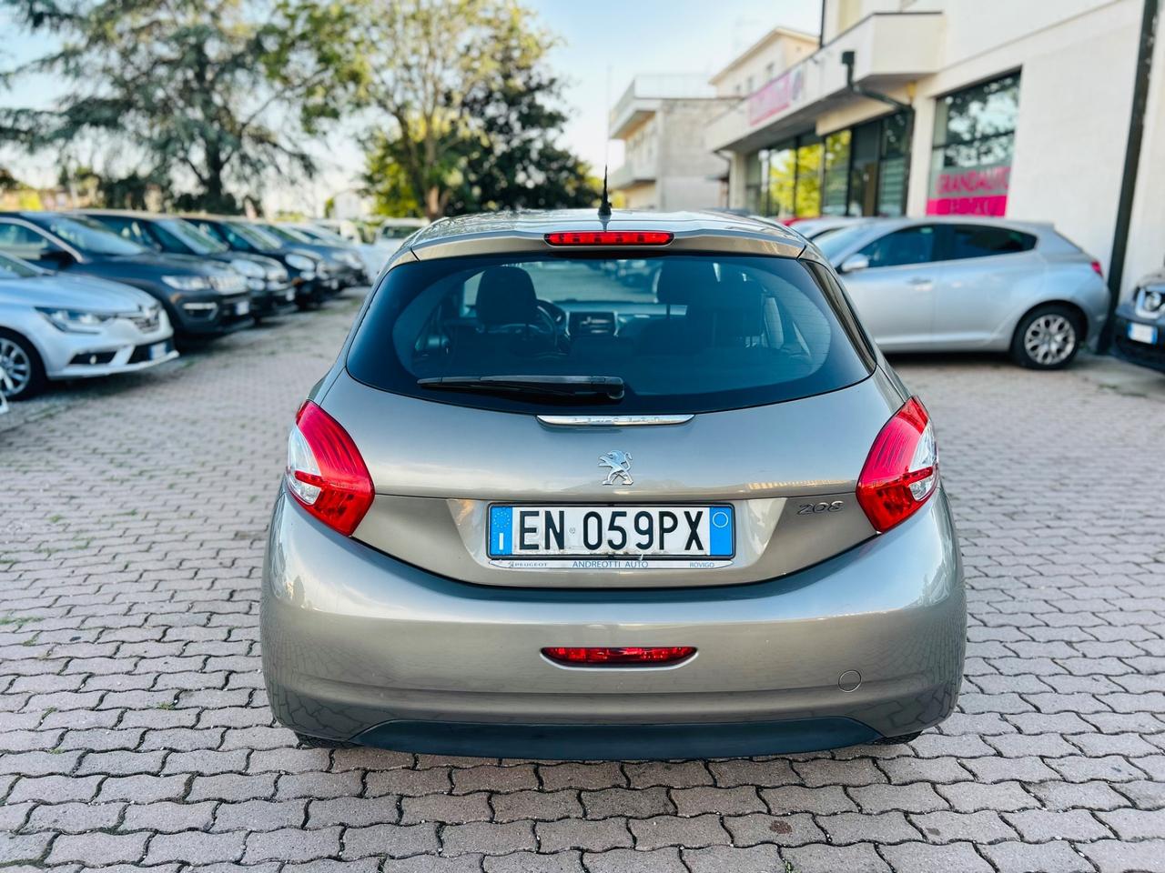 Peugeot 208 1.4 HDi 68 CV 5 porte Allure