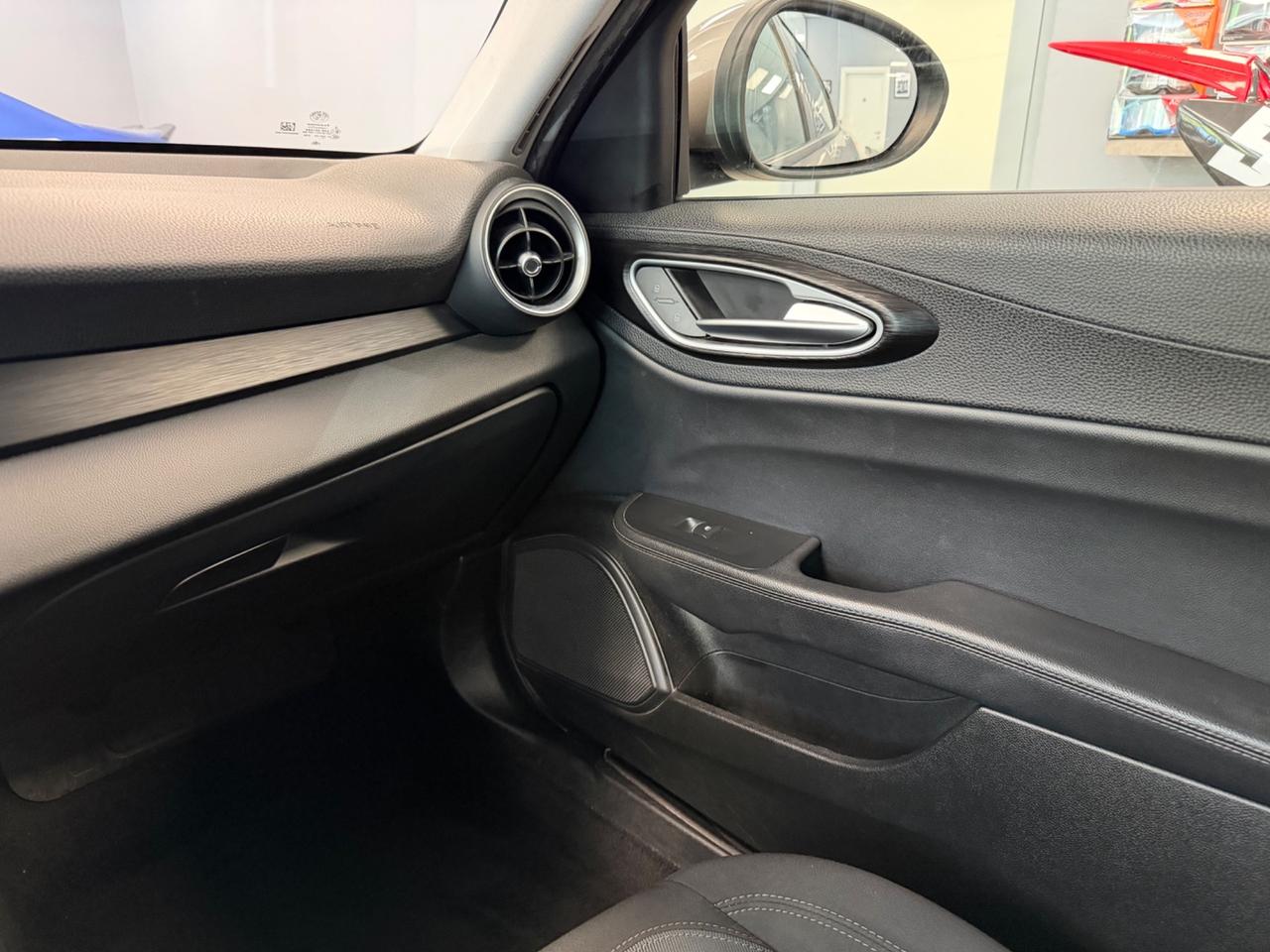 Alfa Romeo Giulia 2.2 Turbodiesel 180 CV Business Sport