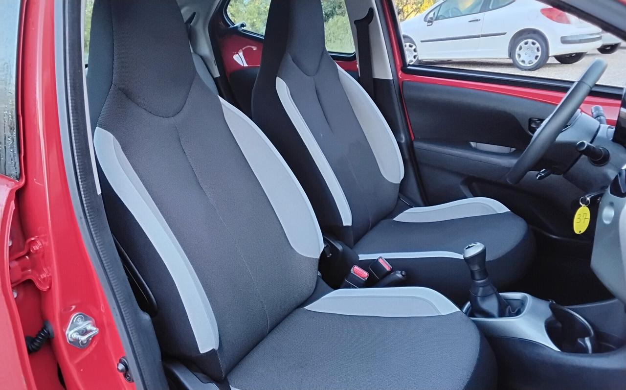 Toyota Aygo 1.0 VVT-i 69 CV 5 porte x-cite