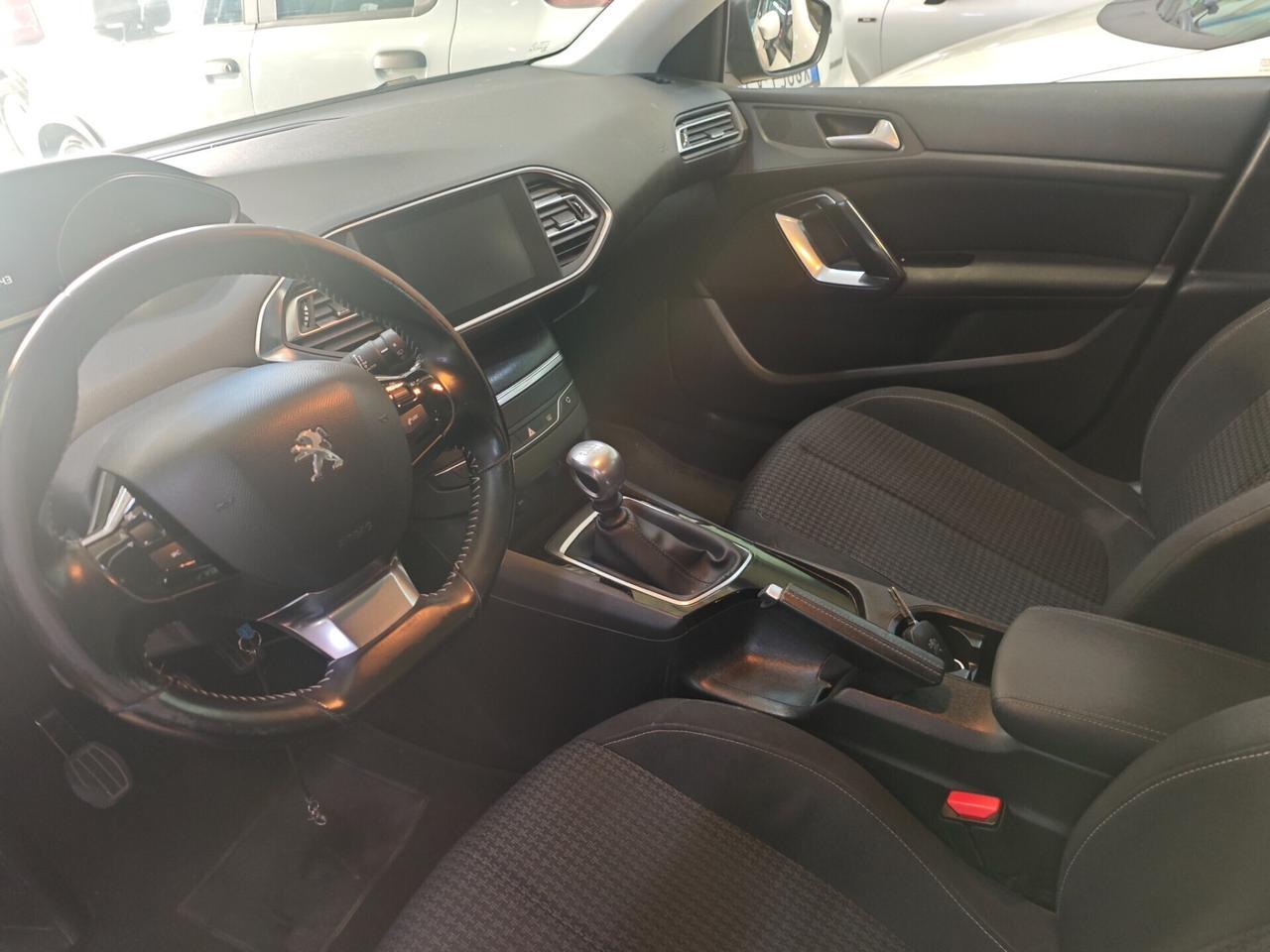 Peugeot 308 BlueHDi 130 S&S Business