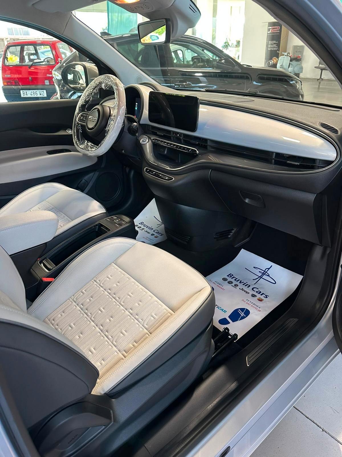 Fiat 500 500e Berlina 42 kWh La Prima II km 0