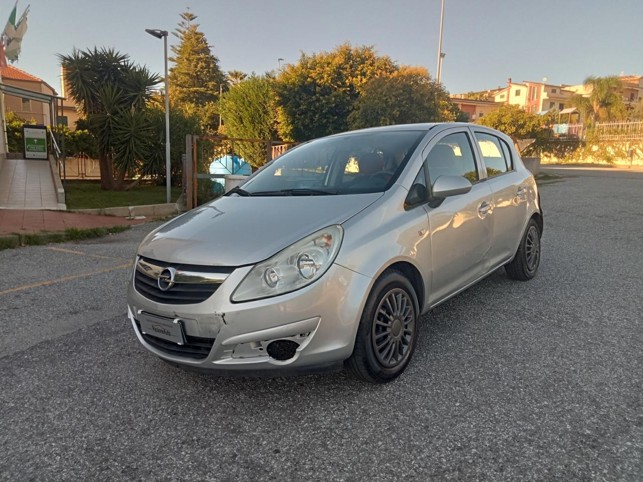 Opel Corsa 1.2 5 porte Club 2010
