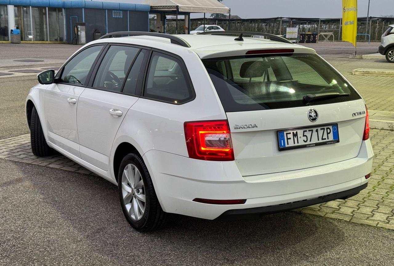 Skoda Octavia 1.6 TDI 2018 automatico Autocarro n1 4 posti