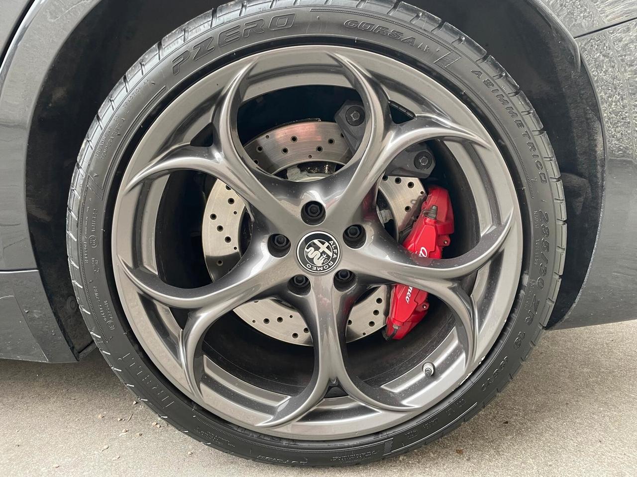 Alfa Romeo Giulia 2.9 V6 Bi-Turbo AT8 Quadrifoglio