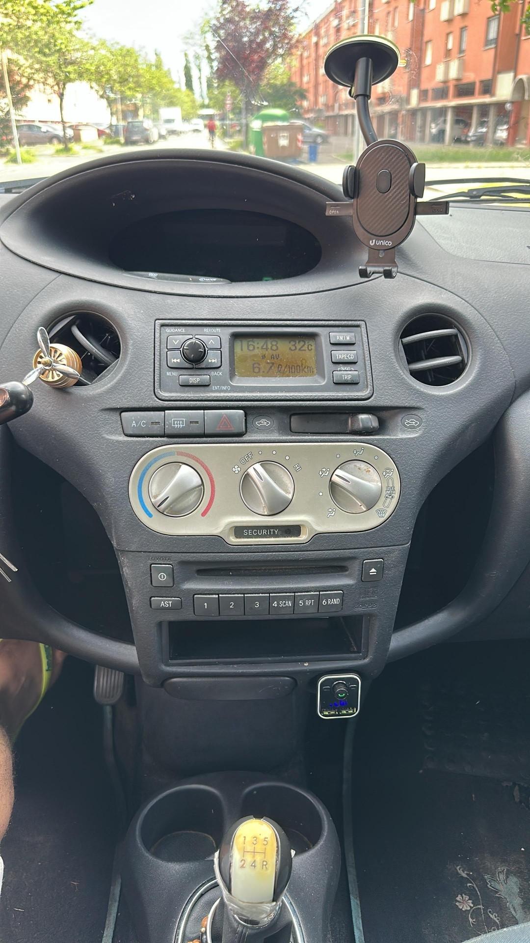 Toyota Yaris 1.0i 16V cat 5 porte