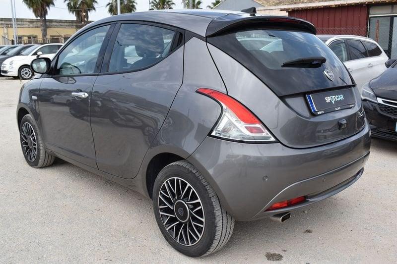 Lancia Ypsilon 1.0 FireFly 5 porte S&S Hybrid Platino