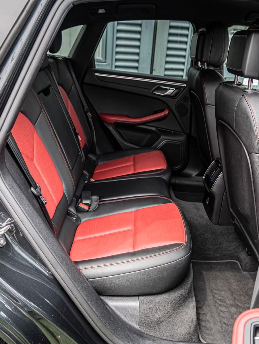 Porsche Macan 2.0T- 21 "-PASM-MATRIX-PELLE