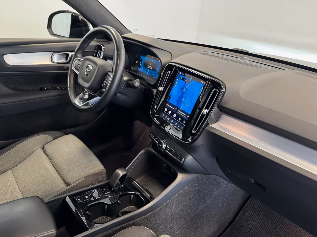 Volvo XC40 B3 automatico Plus Dark BLACK PACK UNIPROP. PEDANE