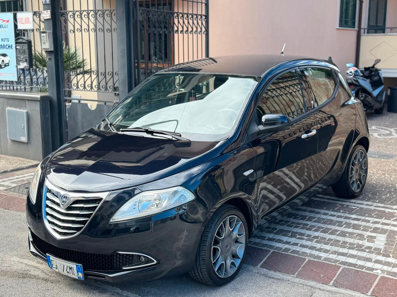 Lancia Ypsilon 0.9 TwinAir 85 CV 5 porte S&S Gold