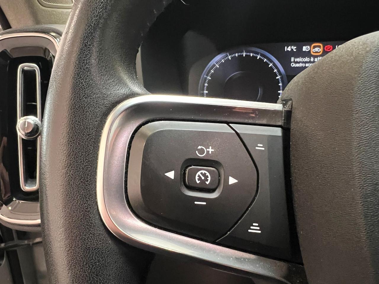 Volvo XC40 T2 Geartronic Momentum GPL