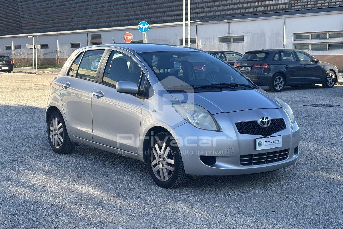 TOYOTA Yaris 1.0 5 porte