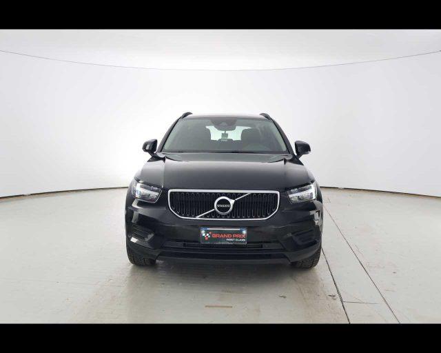 VOLVO XC40 T2 Momentum Core