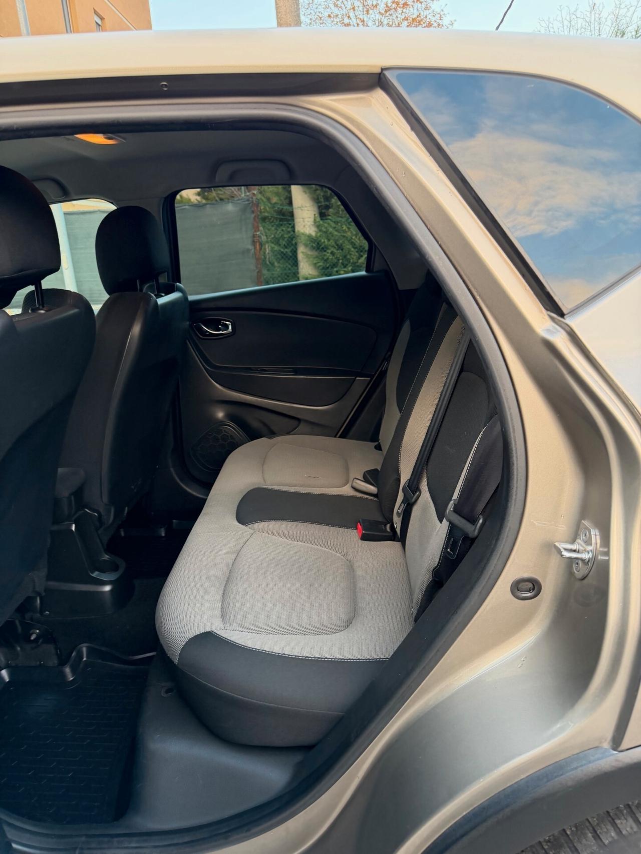 Renault Captur 1.5 dci - NEOP. - NAV. - 12 MESI DI GARANZIA -