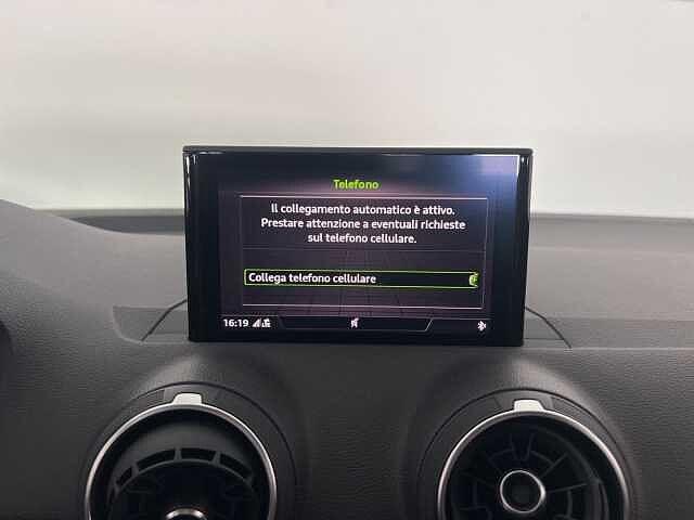 Audi Q2 30 TDI Business Design