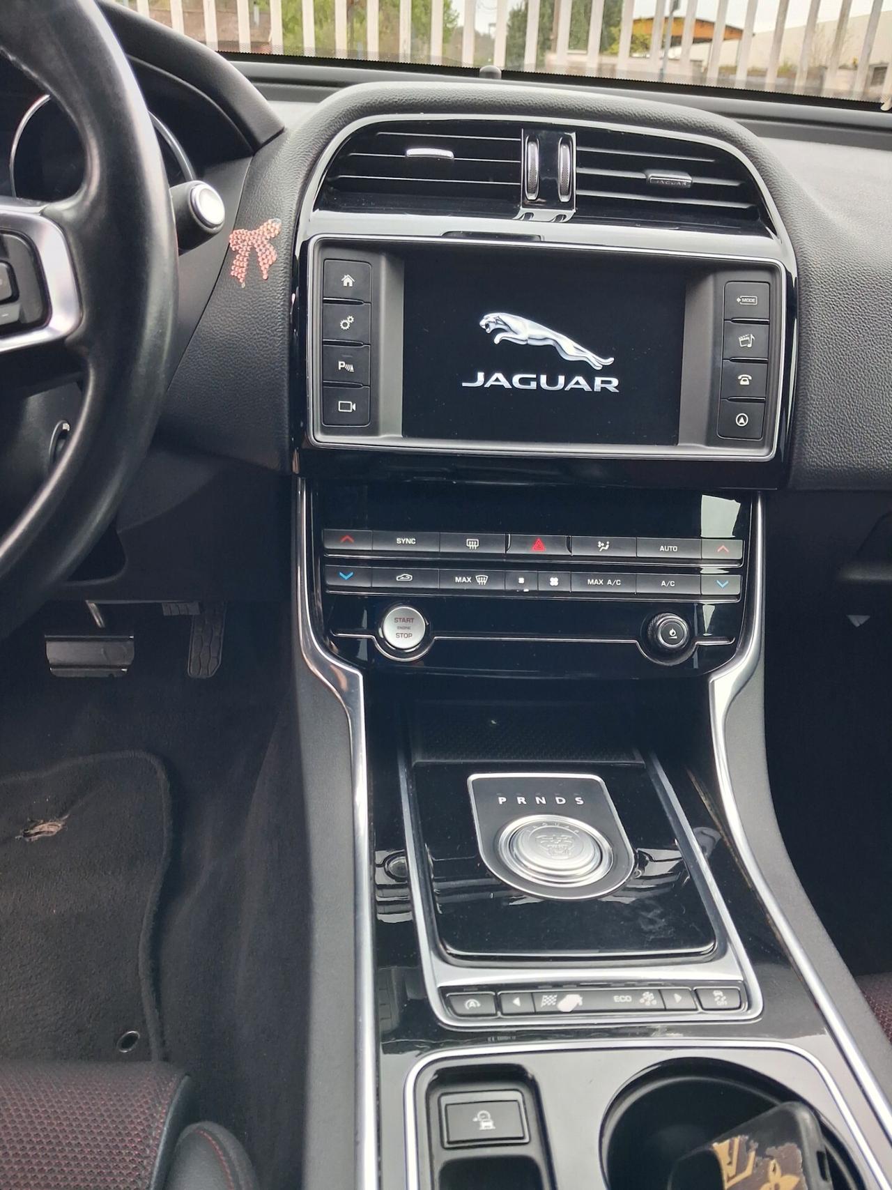 Jaguar XE 2.0 D Turbo 180CV aut. R-Sport