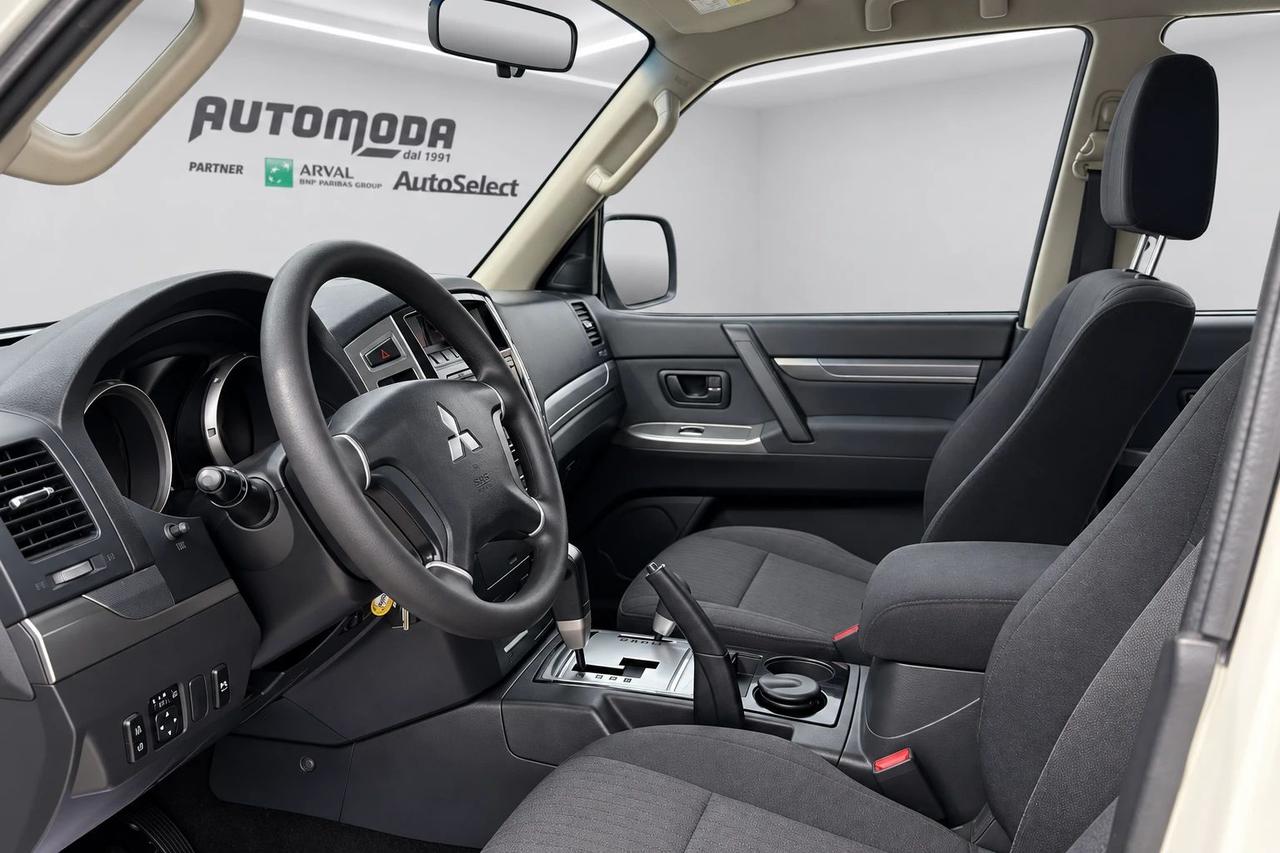 Mitsubishi Pajero 3.2 5p. 7 POSTI - GANCIO