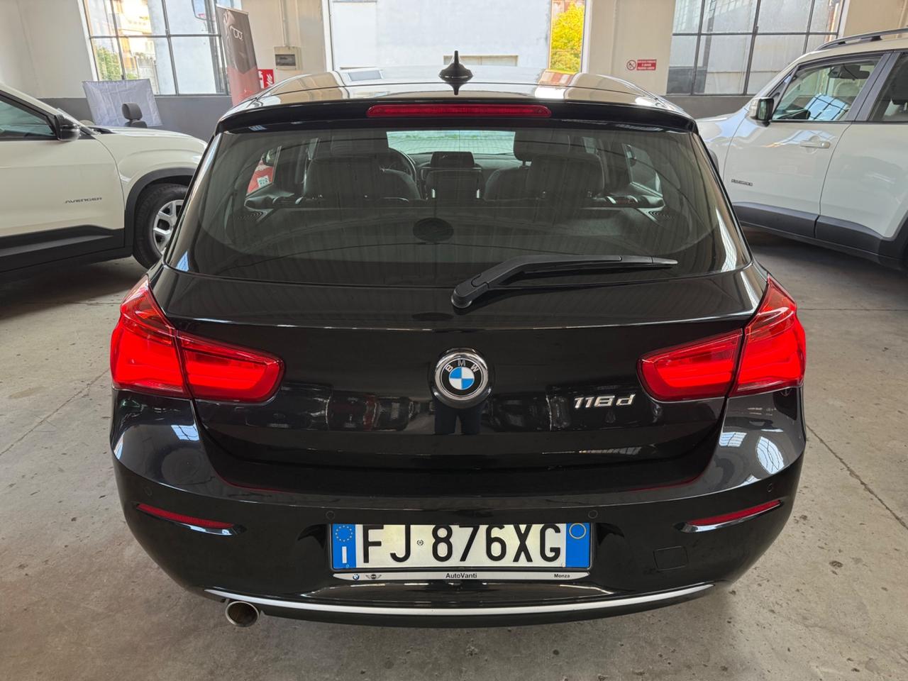 Bmw 118 118d 5p. Urban CAMBIO AUTO UNICO PRO TAGLIANDI