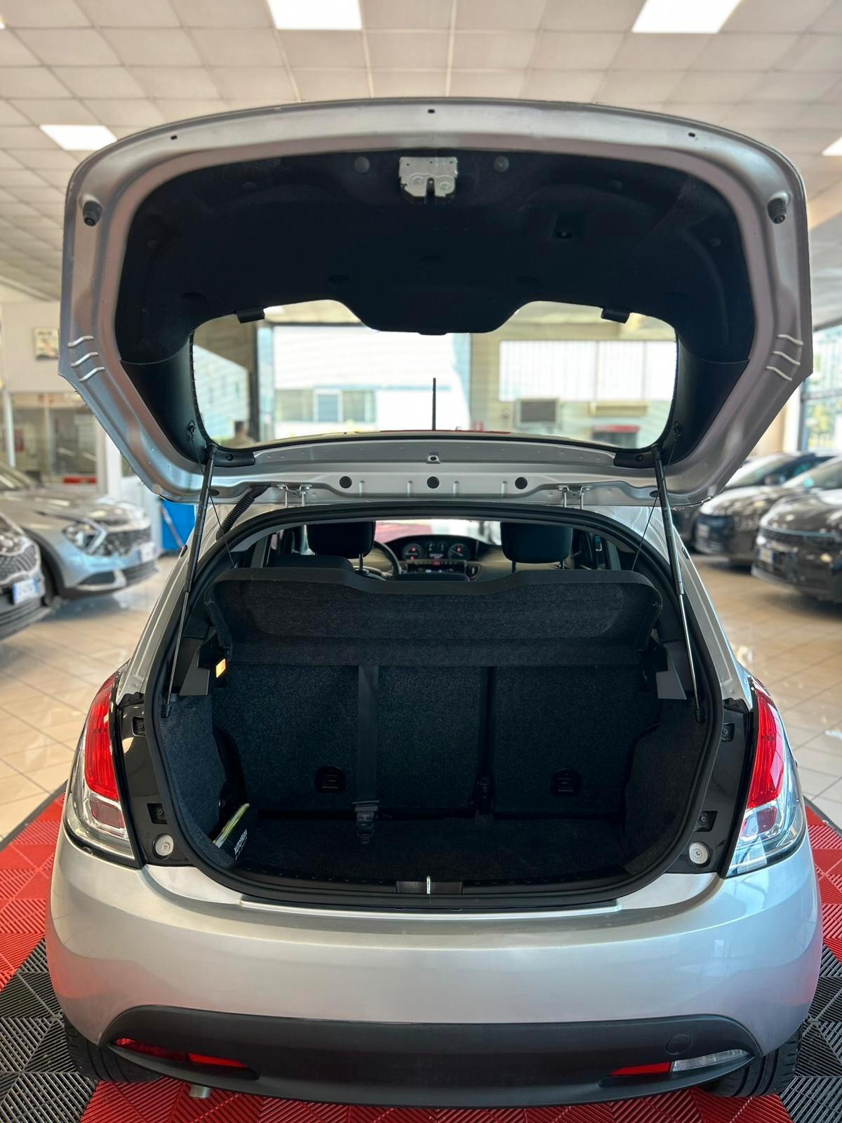 Lancia Ypsilon 1.2 69 CV 5 porte S&S Gold
