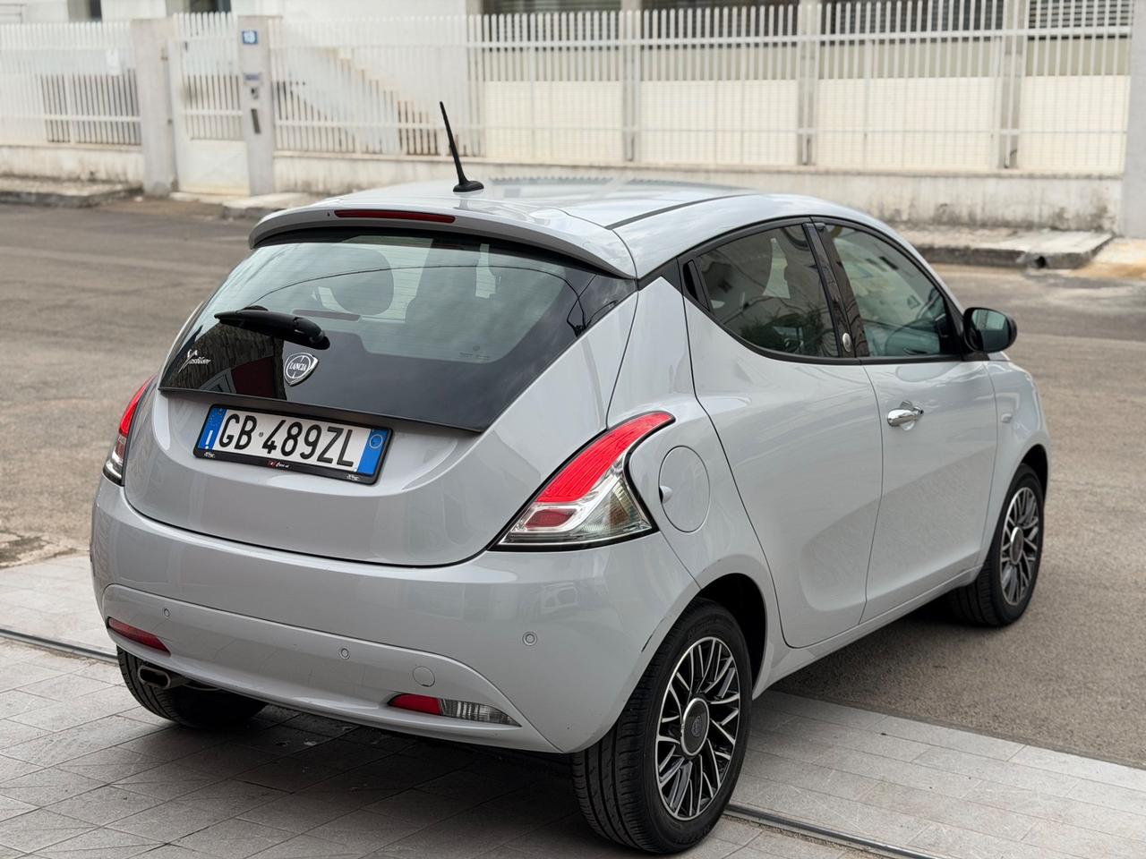 Lancia Ypsilon 1.2 69 CV GPL Ecochic Gold-2021
