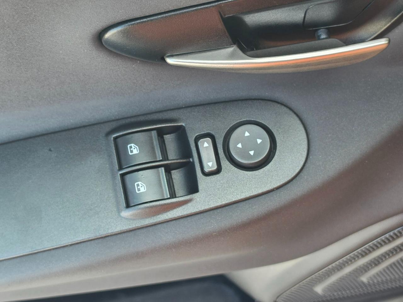 Lancia Ypsilon Paris 1.2 benzina 70cv