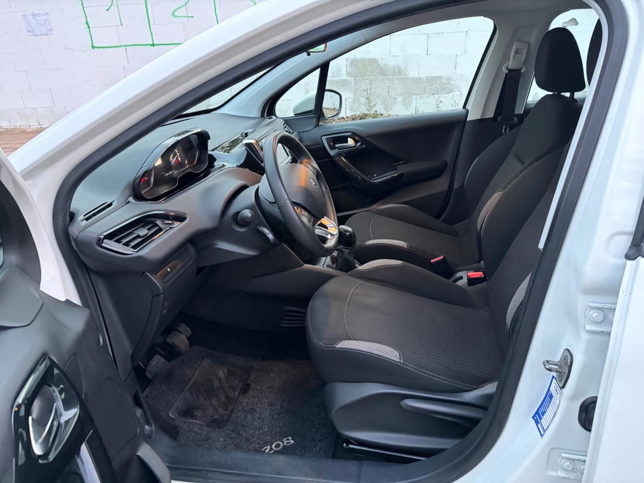 Peugeot 208 benzina 5 porte