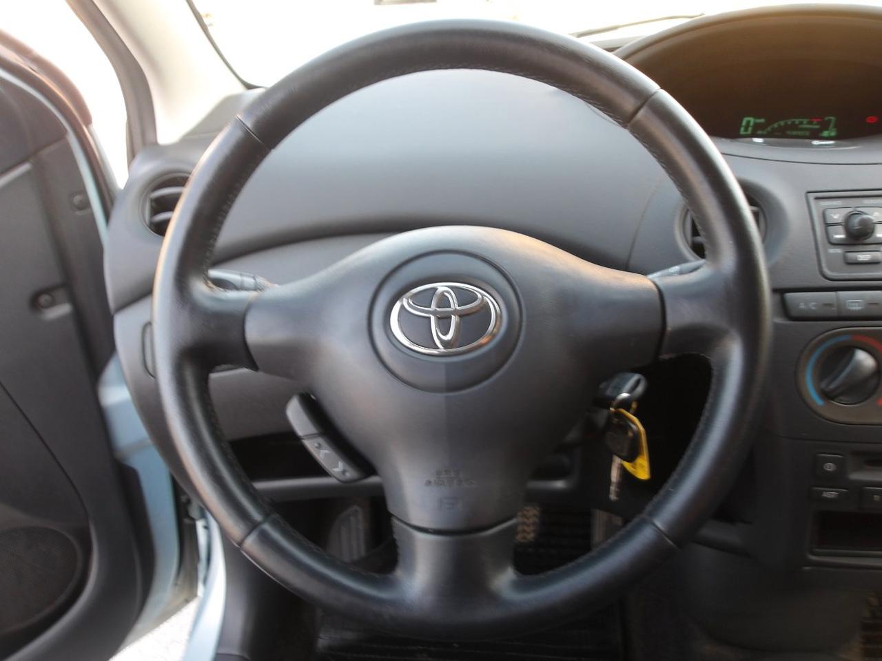 TOYOTA YARIS 1.0 5 PORTE