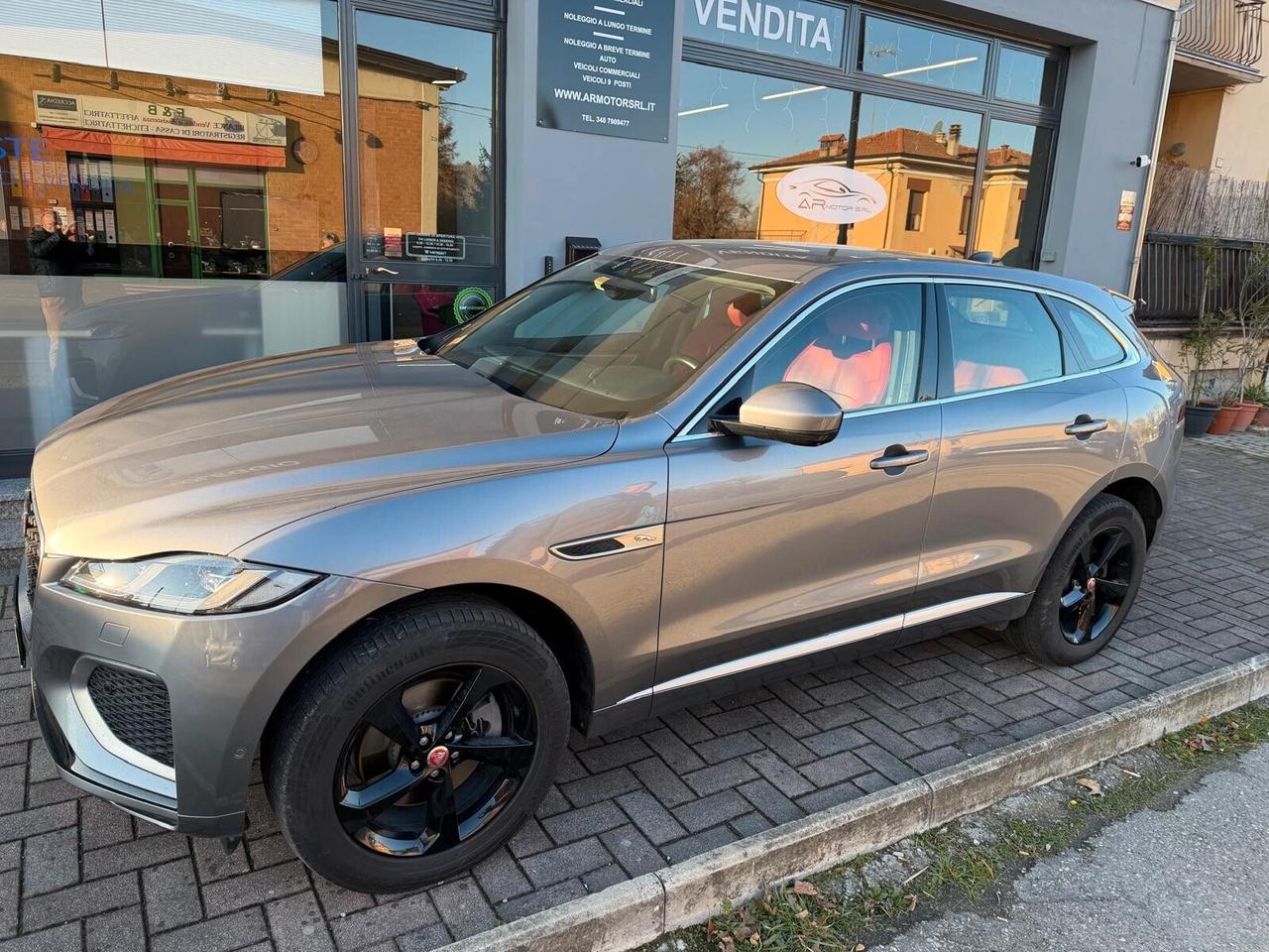 Jaguar F-Pace 2.0 D 163 CV AWD AUT. R-DYNAMIC SE