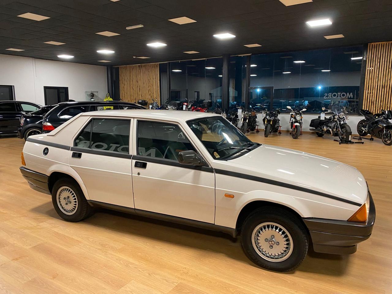 Alfa Romeo 75 1.6