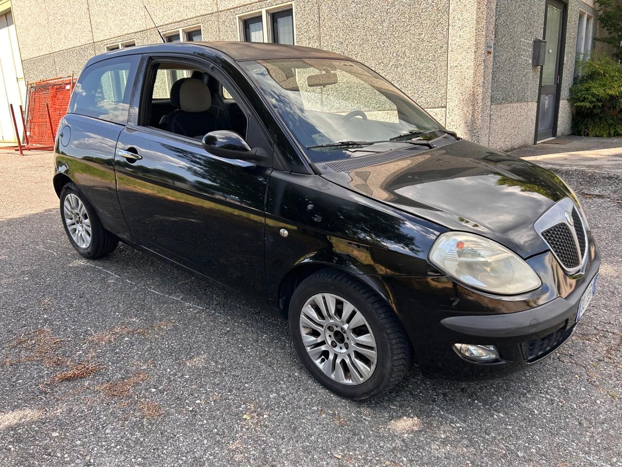 Lancia Ypsilon Momo 1200 neopatentati