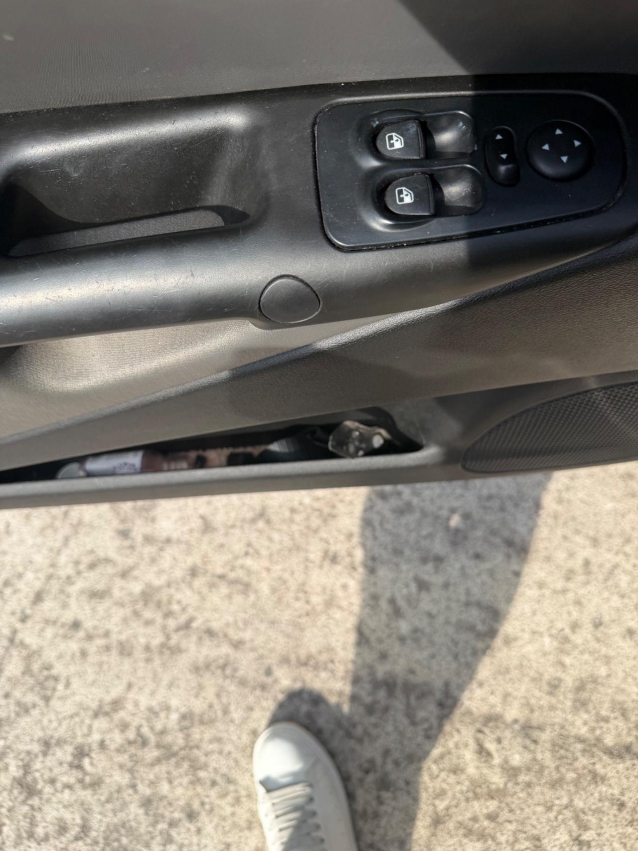 Lancia Ypsilon 1.3 MJT 75 CV Platino