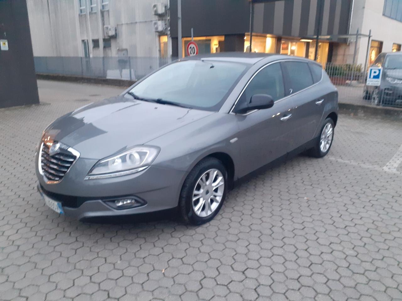 Lancia Delta 2.0 MJT DPF Platinum KM. 49.000