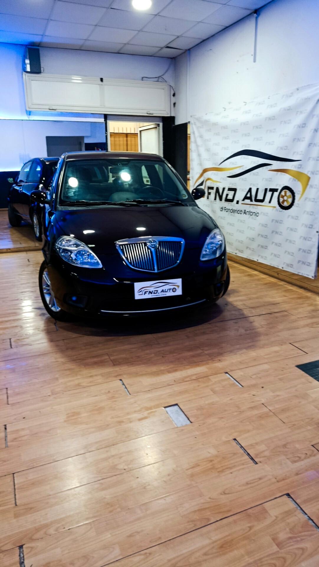 Lancia Ypsilon 1.3 MJT 75 CV Platino