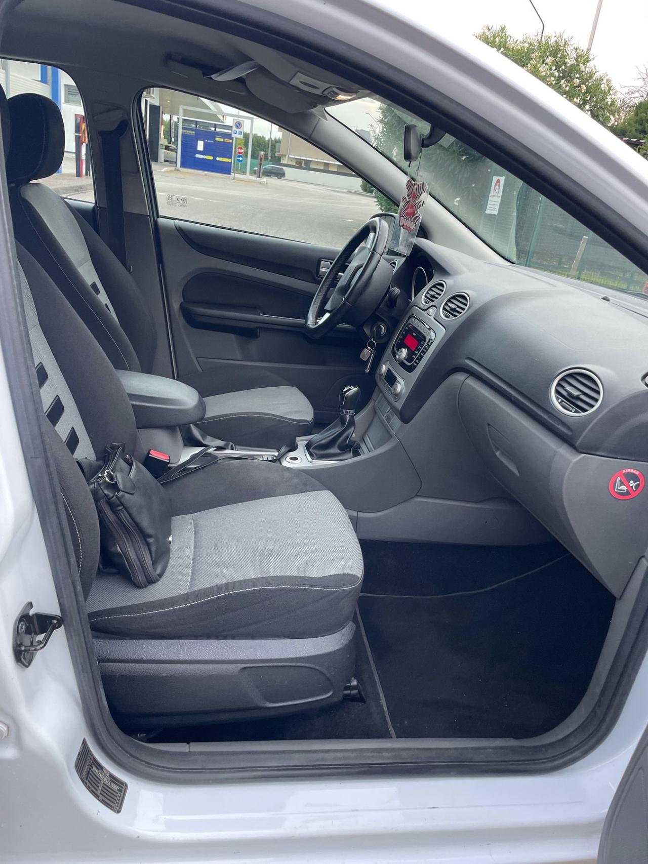 Ford Focus 1.6 TDCi titanum anno 2011 pronta uso