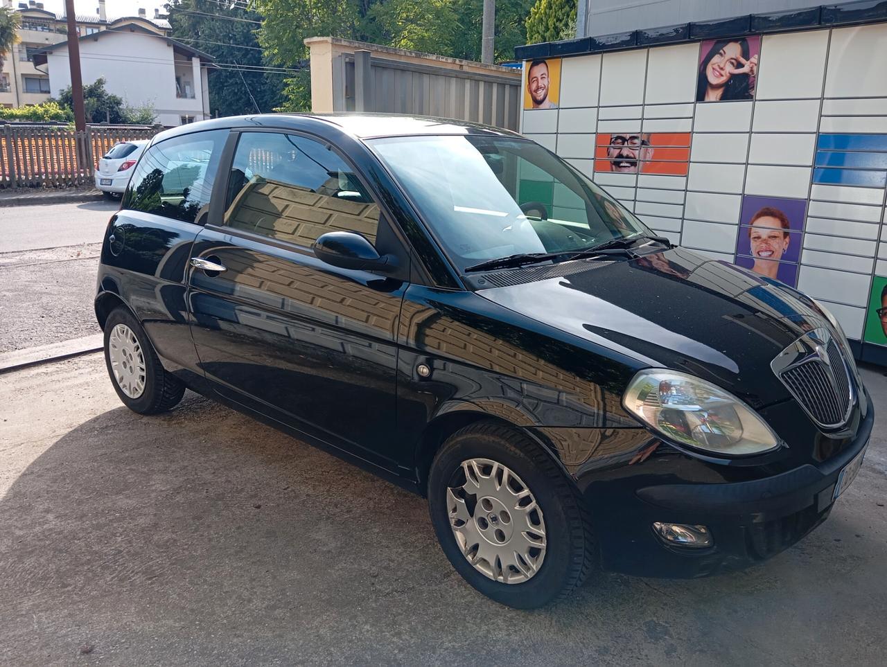 Lancia Ypsilon 1.2 benzina neopatentati