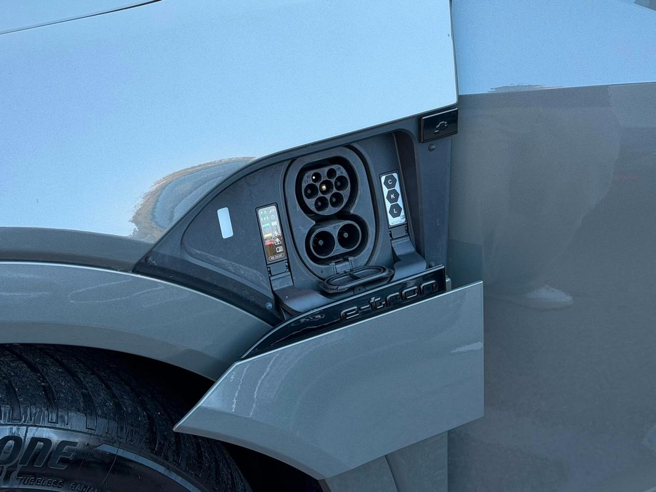 Audi Q8 e-tron 55 quattro S line edition