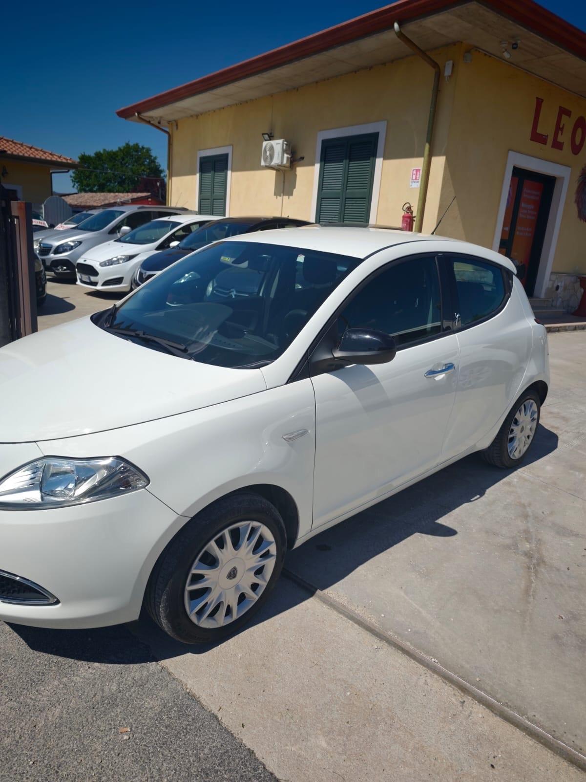 Lancia Ypsilon 0.9 TwinAir 85 CV cambio automatico km 58 mila