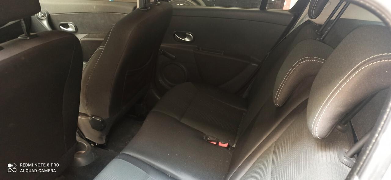 Renault Clio 1.2 16V 5 porte Luxe