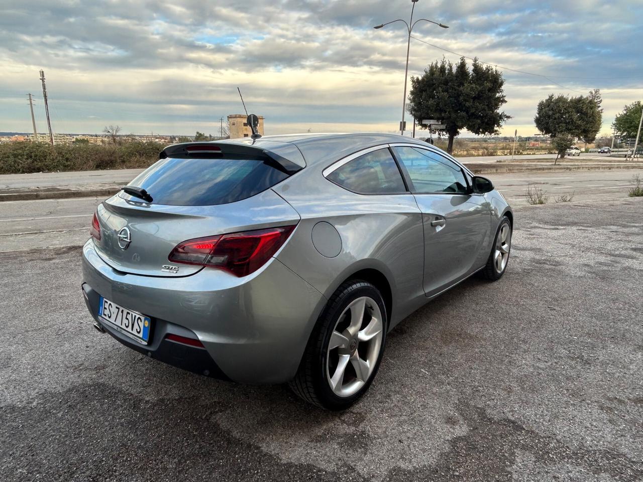 Opel Astra GTC 1.6 Turbo 180CV S&S 3p.