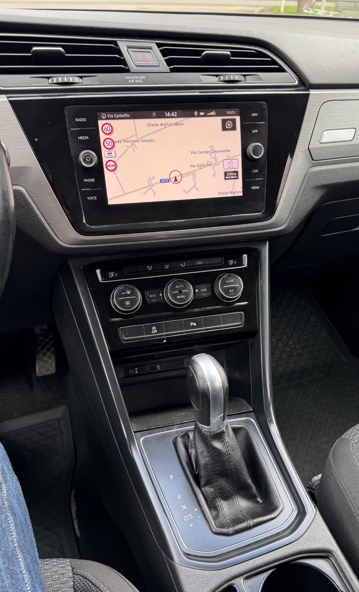 Volkswagen Touran 2.0 TDI 150 CV SCR DSG Business BlueMotion Technology