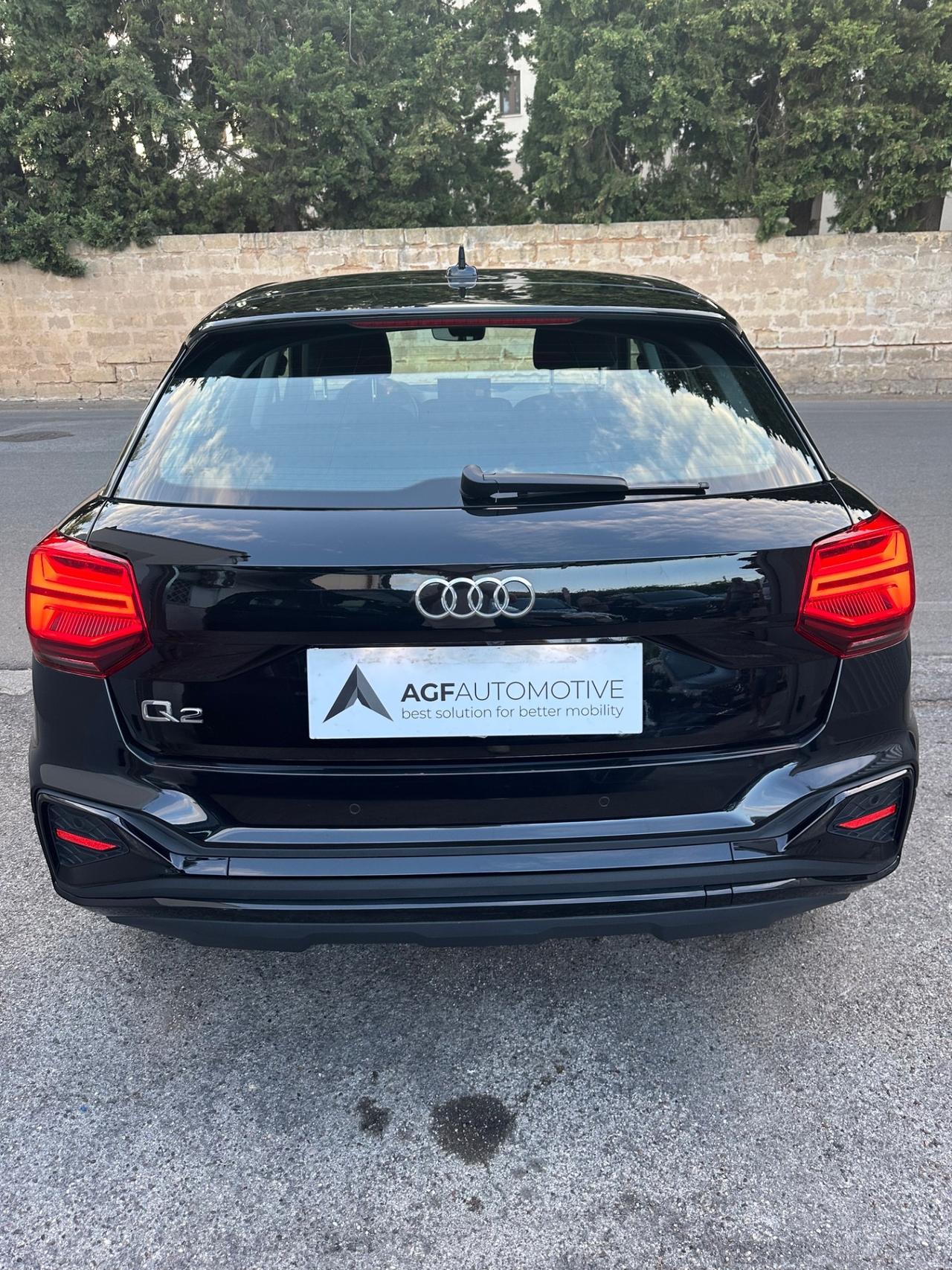Audi Q2 30 TDI S tronic Identity Black