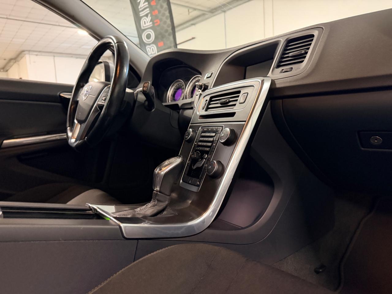 Volvo V60 DRIVe Powershift Momentum